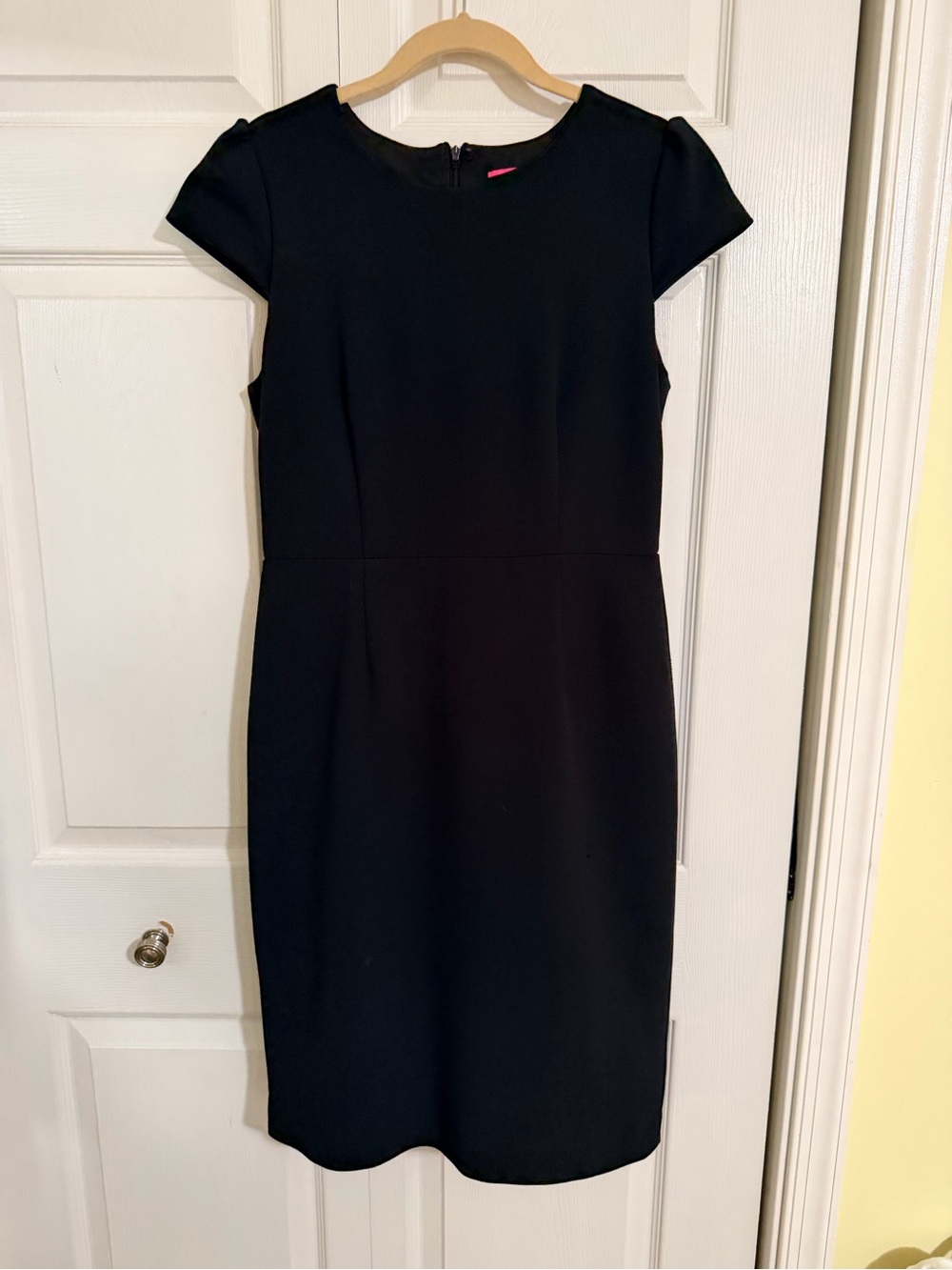 Betsy Johnson Classic Black Cap-Sleeve Sheath Dress
